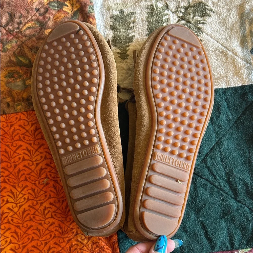 Minnetonka Kids Tan Suede Fringe Moccasins with Bow